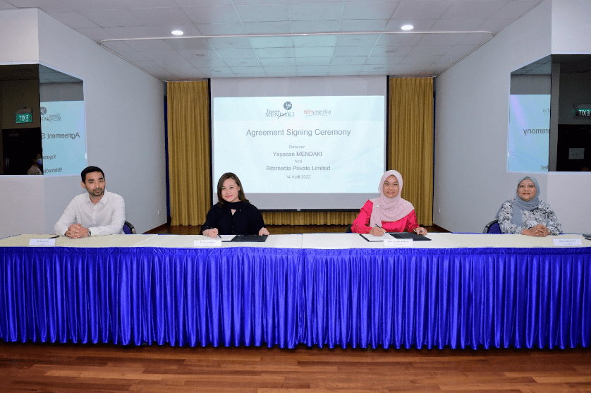 Bitsmedia Muslim Pro signing ceremony with MENDAKI for scholarship