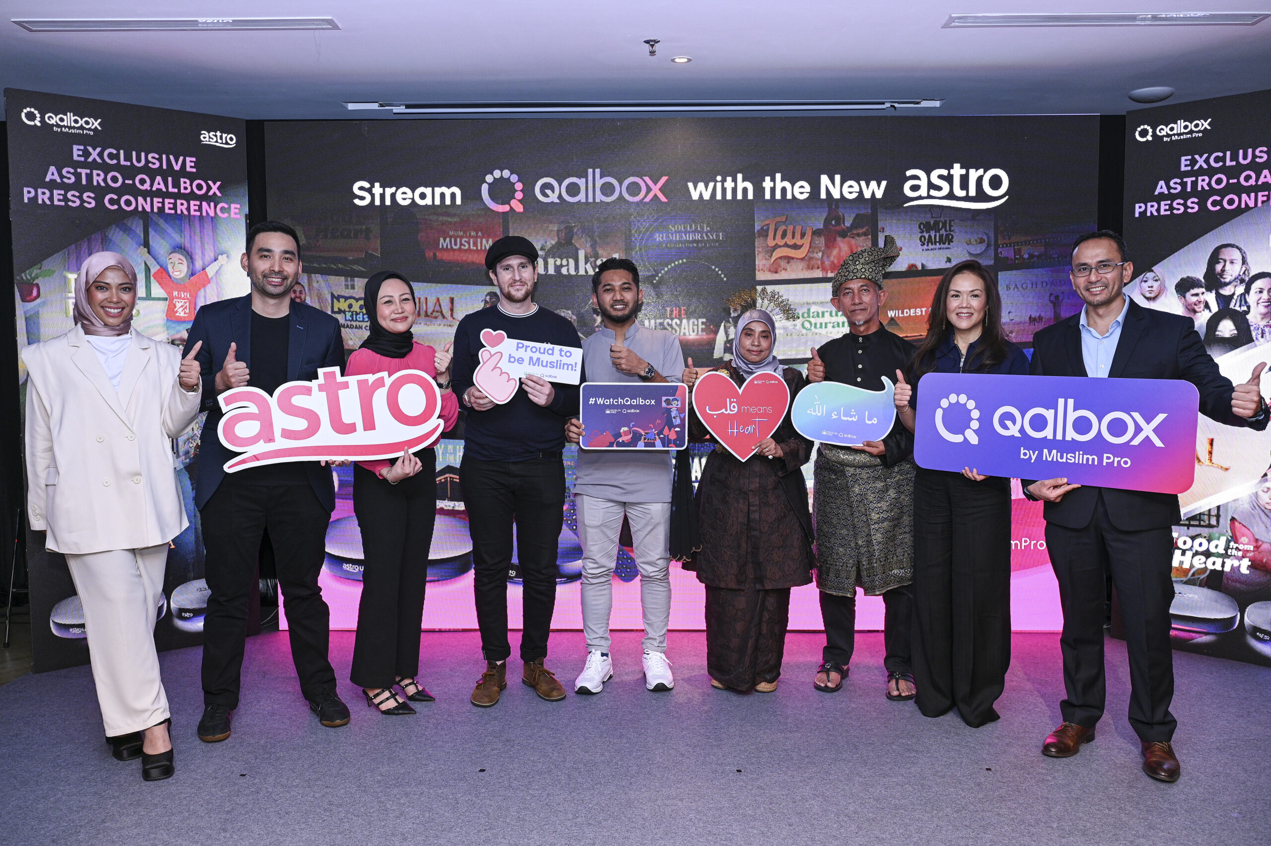 [From the left] Host Munaa Bella, Bitsmedia's Co-CEOs Nik Emir Din and Fara Abdullah, Qalbox Original stars including Mat Dan and Dr. Syazwan Basil, along with Mr. and Mrs. Saidi, accompanied by Astro’s Director of Content, Agnes Rozario and Group Chief Financial Officer, Shafiq Abdul Jabbar.